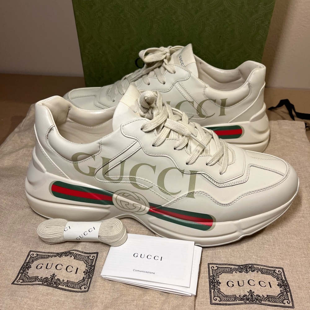 Gucci Cream Sneakers with Red and Green Accents - Picture 2 of 11